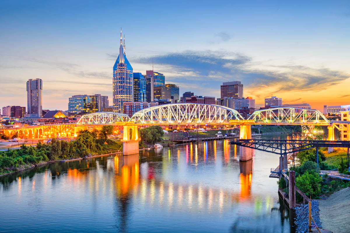 A picture of the city skyline of Nashville, TN
